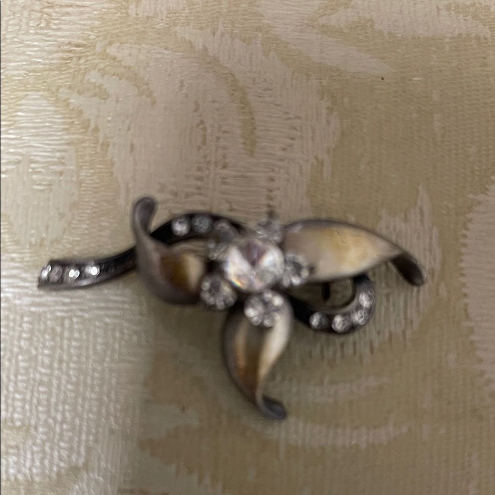 Elegant Vintage Silver/Gold Tone and Clear Rhinestone Floral Brooch.